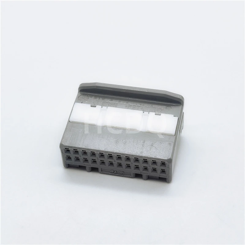 10 шт. оригинальный корпус автомобильного разъема 1379668-2 TE поставляется со склада