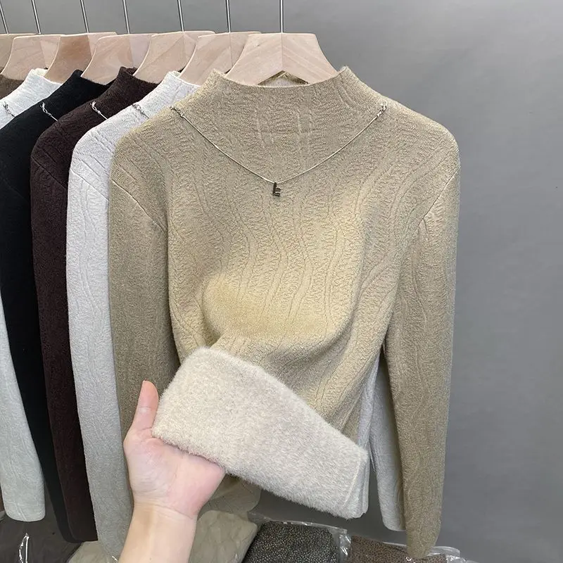 Теплый цельный бархатный свитер с полувысоким воротом для женщин осенне-зимний