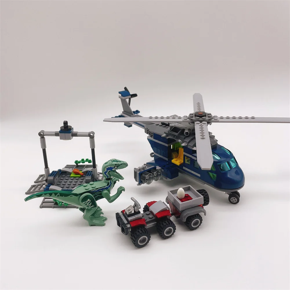 Конструктор Мир Юрского периода 2 совместимый с вертолетом голубого цвета 75928