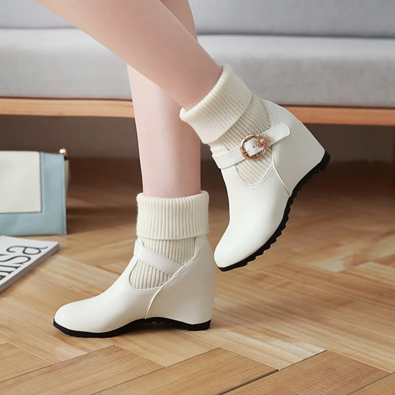 European and American Autumn and Winter Korean New Simple and Sweet Side Buckle Thick Heel Large Single Shoe New 2022 Fashion