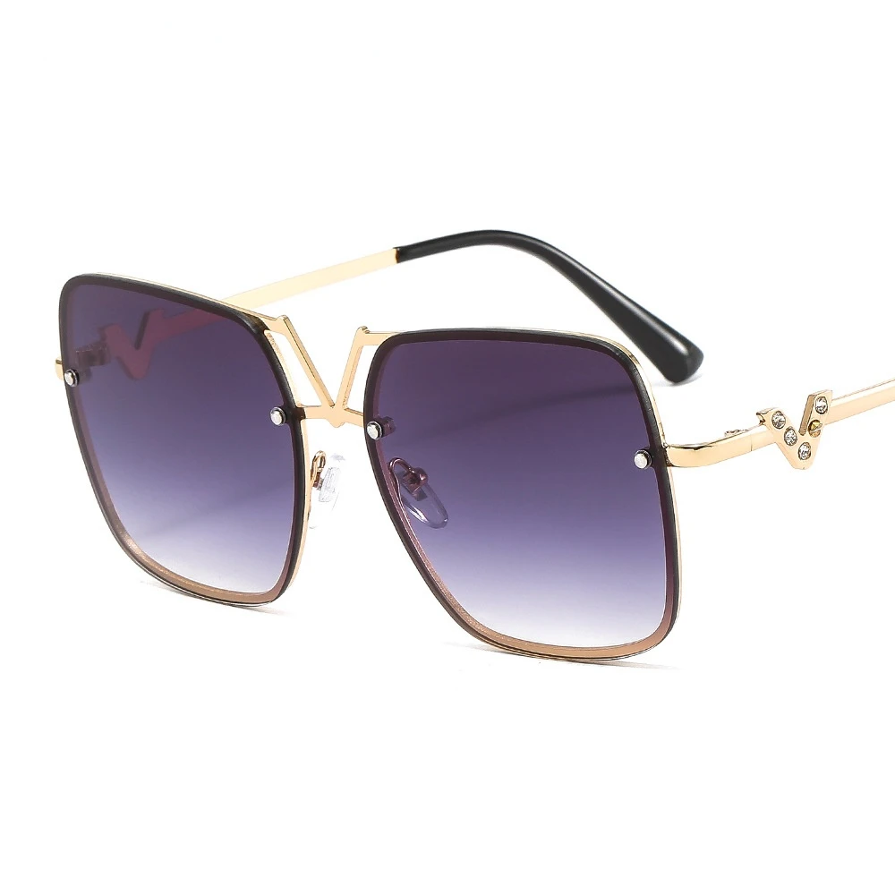 

Новинка, квадратные металлические очки, великолепные модные повседневные солнцезащитные очки, женские солнцезащитные очки V-образной форм...