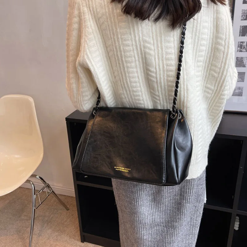 Large Capacity Retro Women's Shoulder Bags Soft Leather Chain Hobos Crossbody Bag Simple Casual Commuter Tote Satchel Versatile