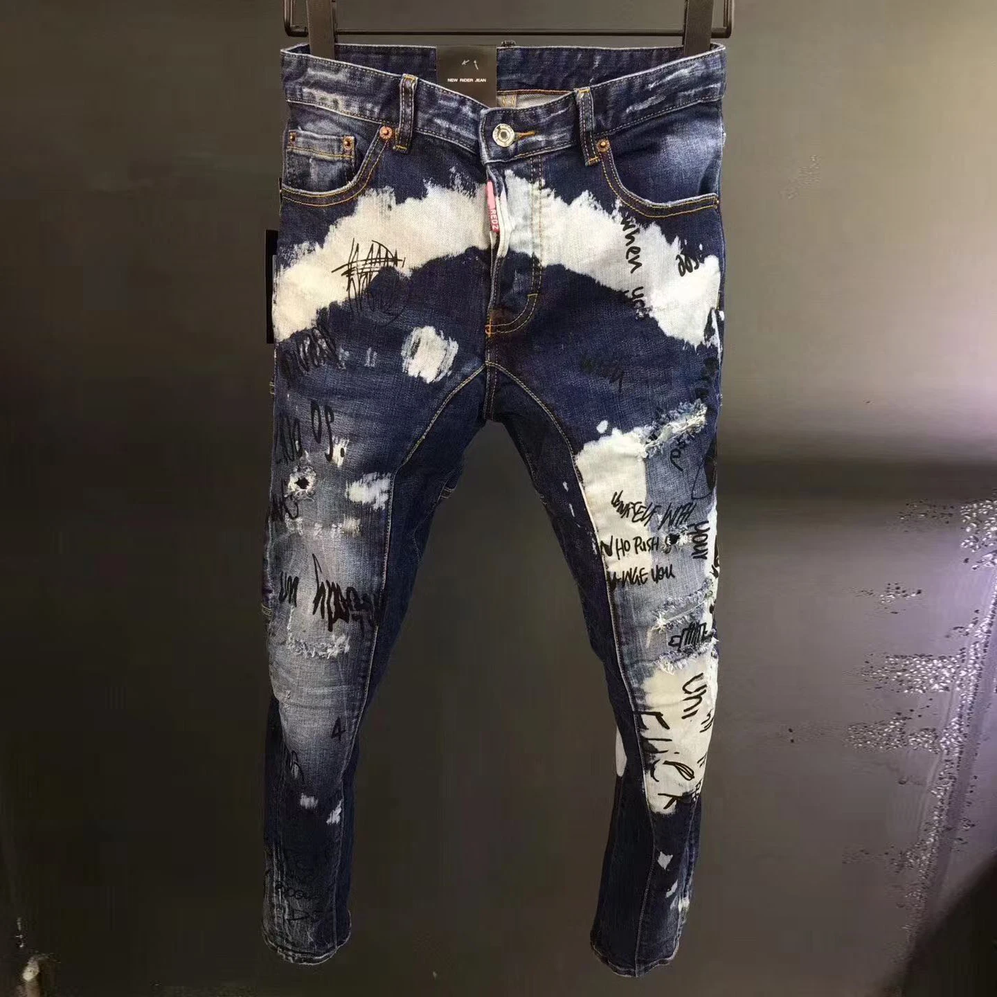 

Jeans Men D2 Slim Fit Casual Graffiti Printed Ripped Tights Jeans Males Small Foot Tide Ripped Jeans For Men Pantalon Moto Homme