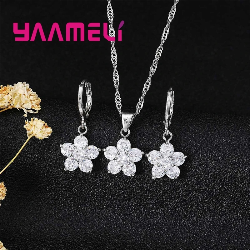 Комплект из колье и серёг серебра 925 пробы с фианитом