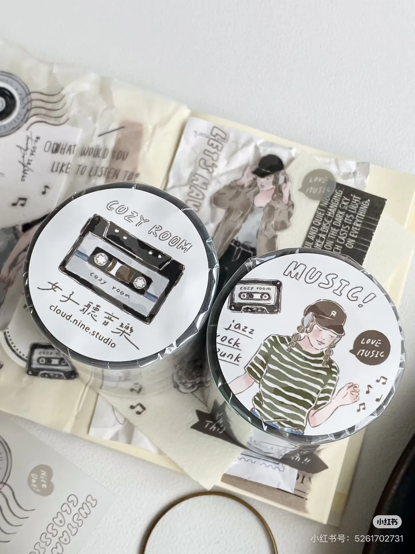 Фото Декоративная наклейка Cloud Nine Studio Vintage Listening Music Girl Washi Tape для планировщиков, DIY-творчества, изготовления открыток и скрапбукинга №1