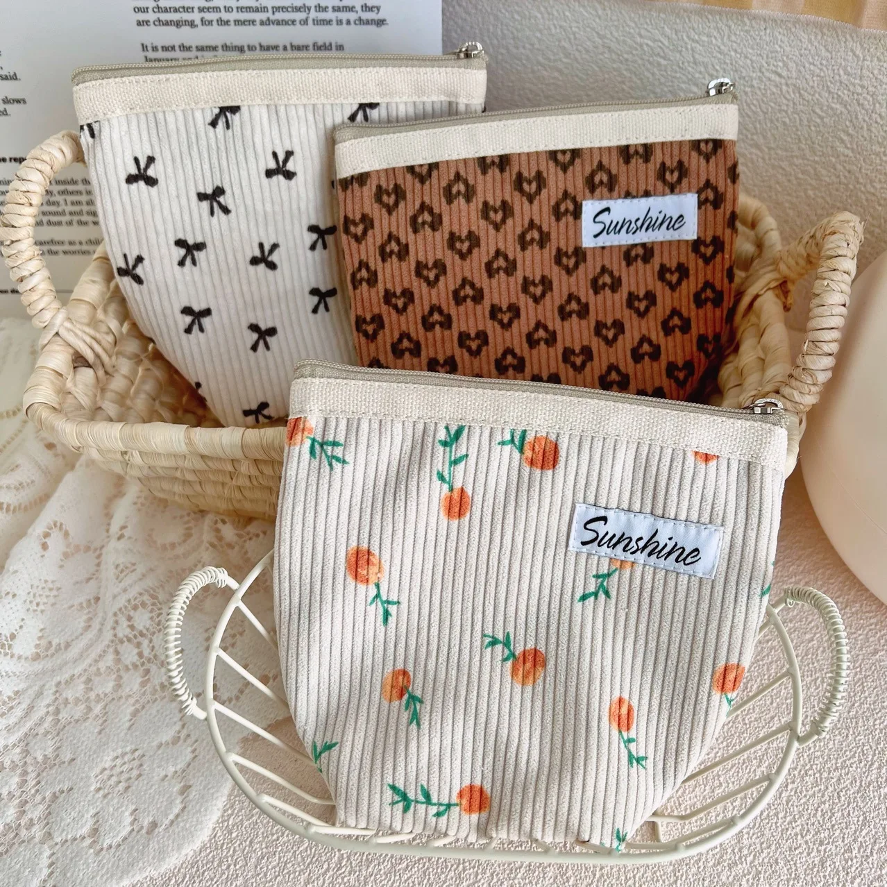 

New Simple Corduroy Floral Cosmetic Bag Makeup Bag Traveling Make Up Pouch Girls Lipstick Earphone Card Holder Clutch Coin Purse