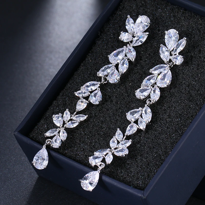 

SUGO New Classic Luxury Shiny White Cubic Zirconia Long Drop Earrings for Elegant Bride Dazzling Wedding Dress Accessories