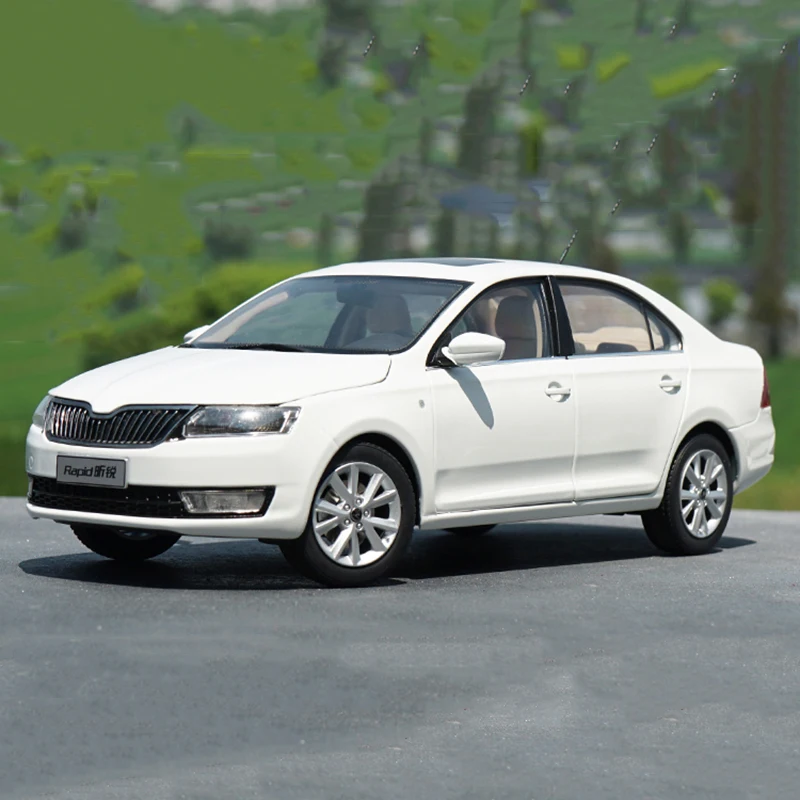 

Литой Сплав масштаб 1:18 Skoda Xinrui 2016 модель серого и белого цвета для взрослых Классическая коллекция подарок дисплей сувенирное украшение