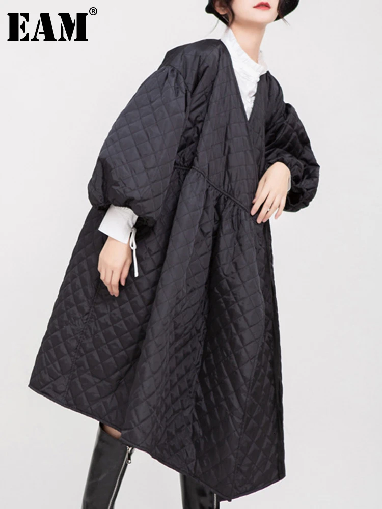 

[EAM] V-collar Black Bandage Cotton-padded Coat Lantern Sleeve Loose Fit Women Parkas Fashion Tide New Spring Autumn 2021 1D700