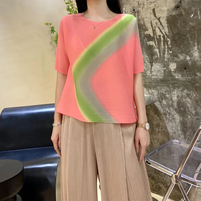 2022 summer Miyake pleated western style loose short-sleeved T-shirt printing slimming belly cover top women's short
