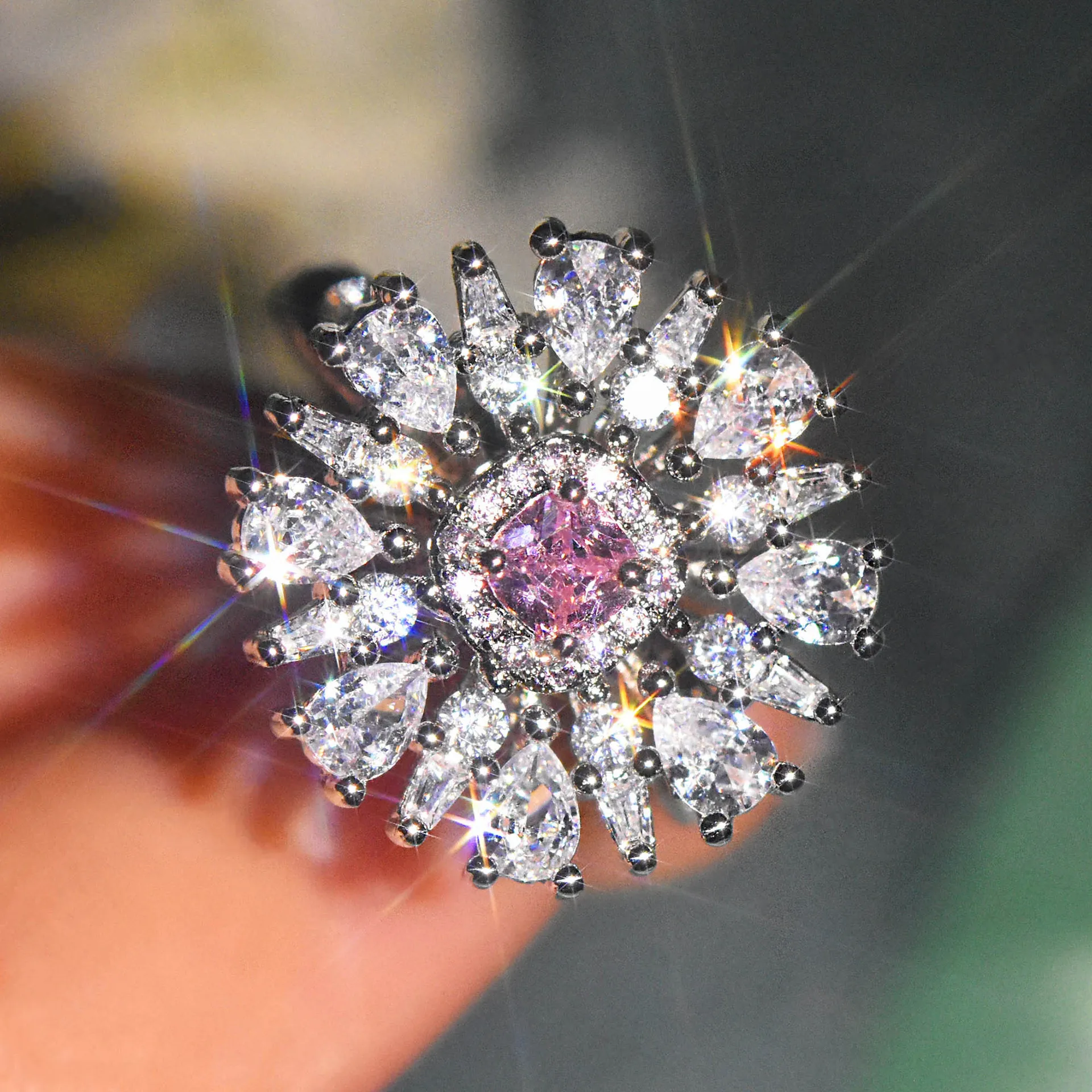 

Foydjew New Luxury Pink Romantic and Aesthetics Princess Square Diamond Rings Simulation Argyle Pink Zircon Ring For Women
