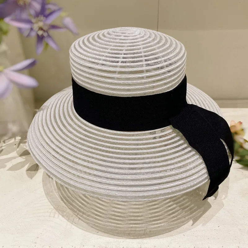 

French Hepburn small air fragrance lamp shade straw hat mesh breathable hat female summer sun beach hat shading flat hathigh qua