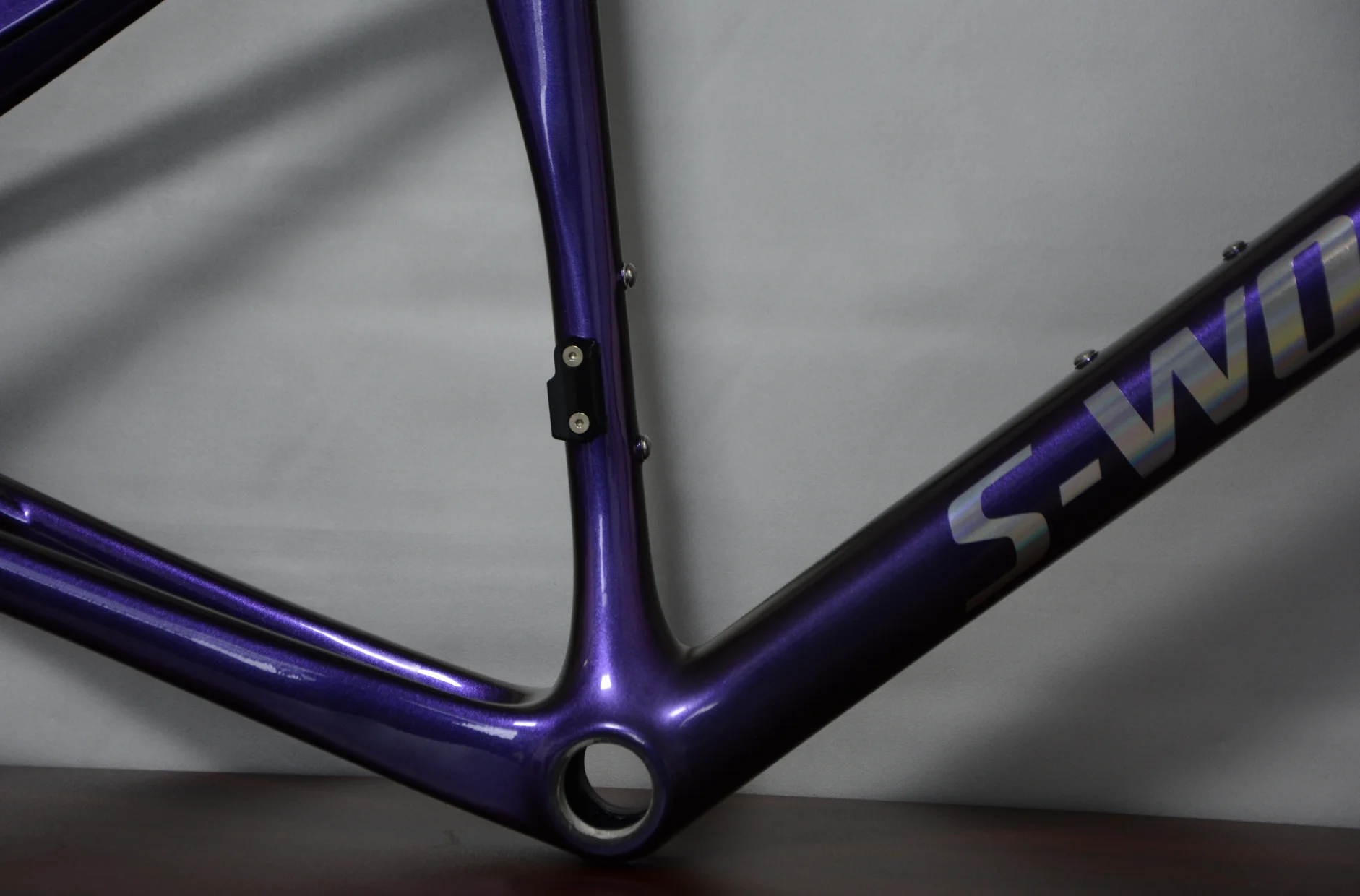 

2022 New road bicycle SL7 carbon frame all internal wiring Di2 compatible 700C road bike carbon frames 2 years warranty