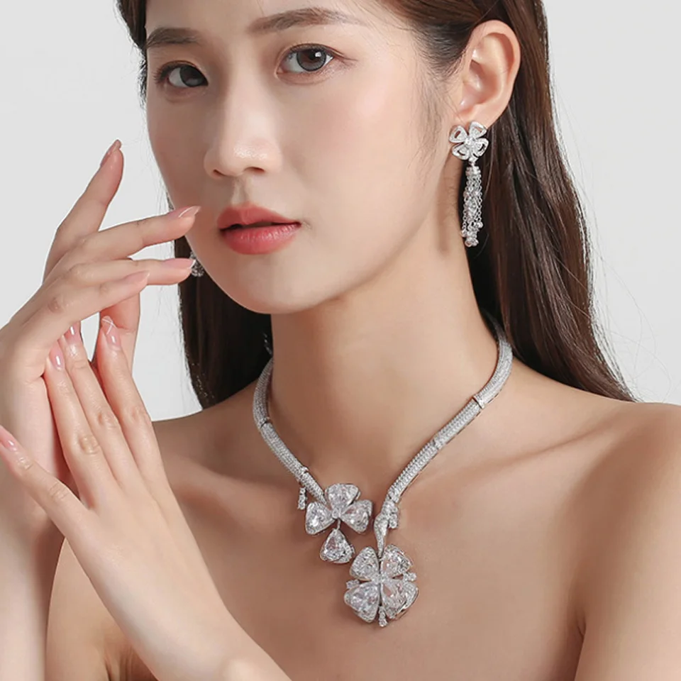 

Zlxgirl jewelry Luxury Brand White Clear Zircon Flower Necklace jewelry of Women's Anniversary Neclace Classic Bridal gifts