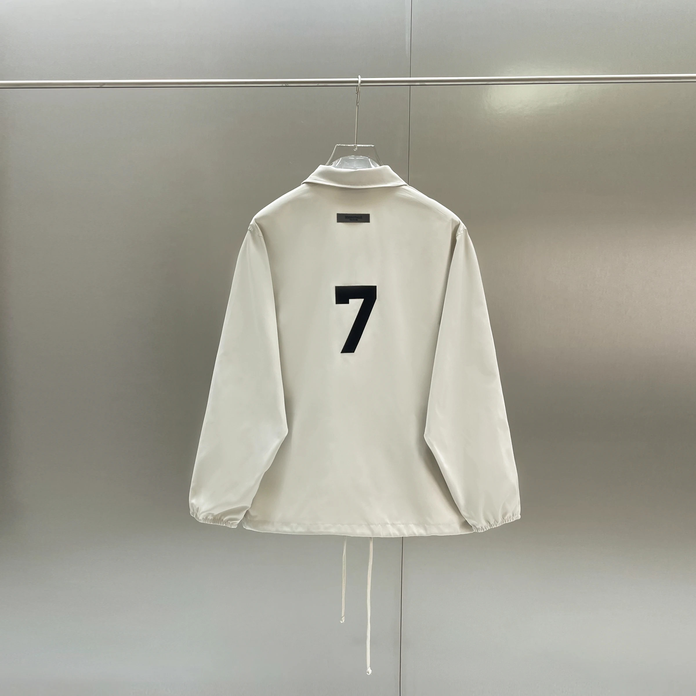 Рисунок 4 - Куртка унисекс оверсайз из нейлона