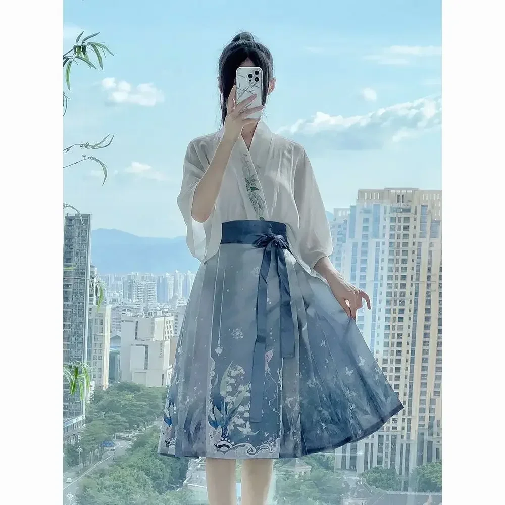 Традиционное китайское платье Hanfu комплект с юбкой изображением лошади 2024