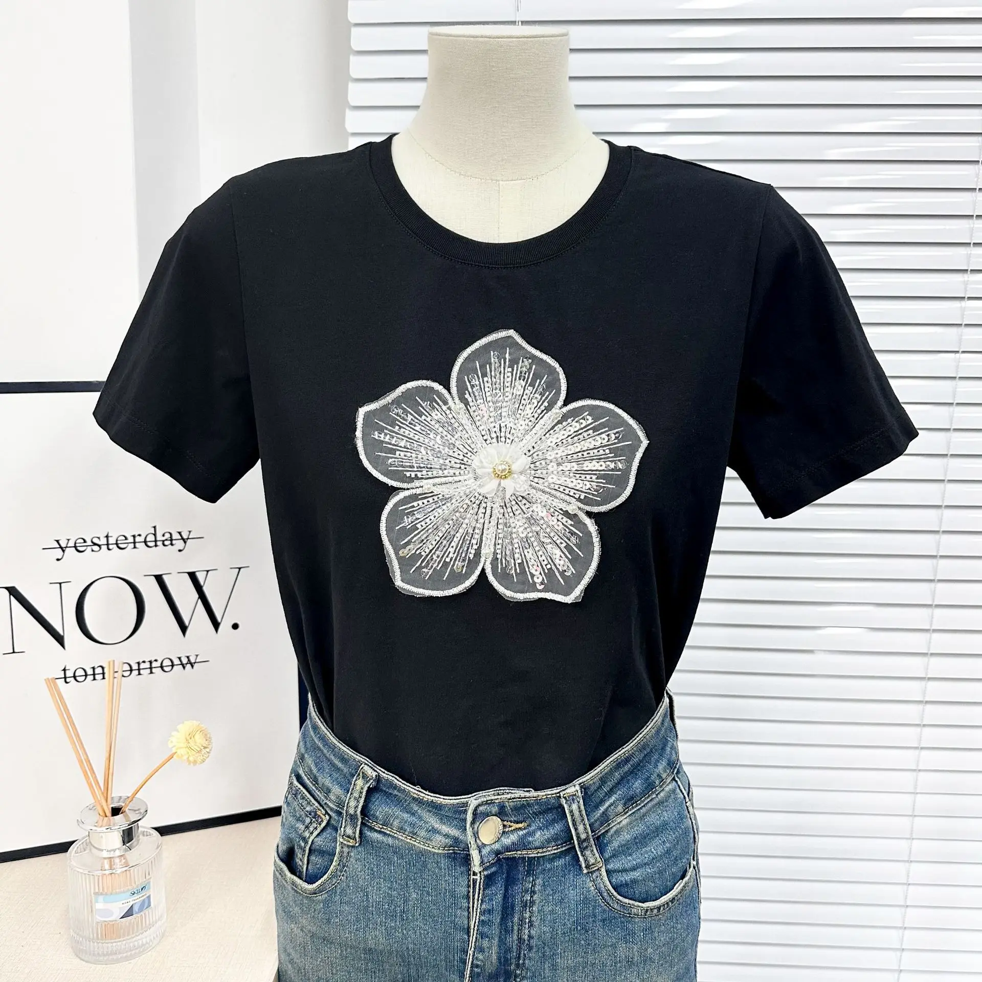 2 шт. белые нашивки с блестками и бусинами