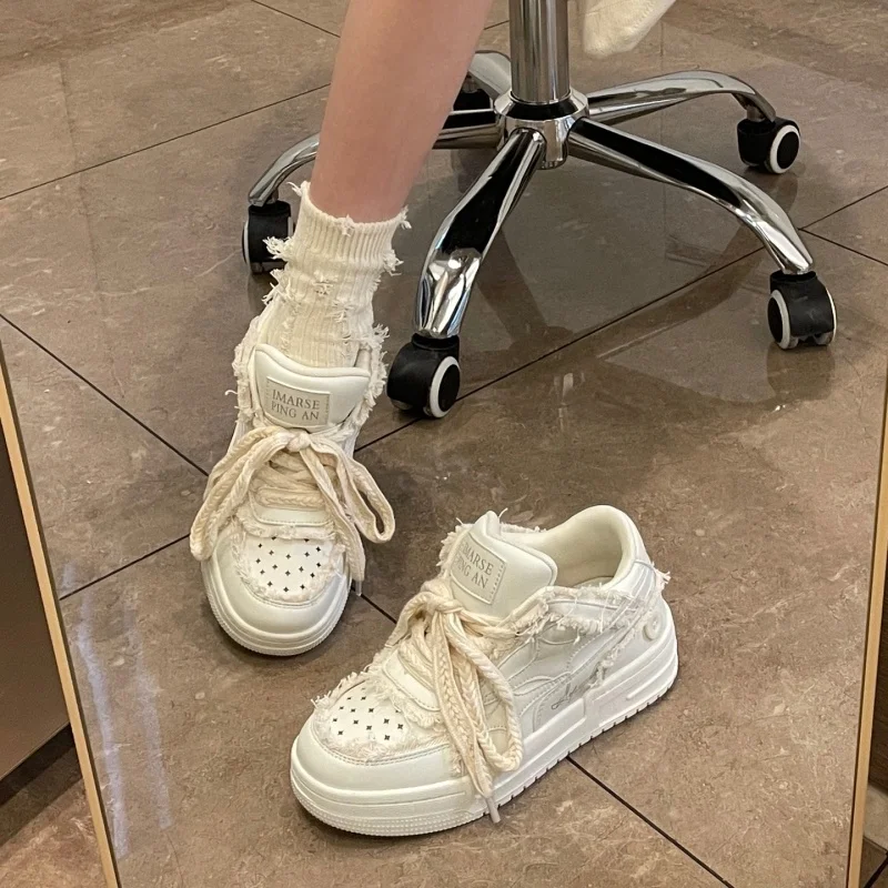 Новинка стильная модная женская обувь с круглым носком на плоской подошве