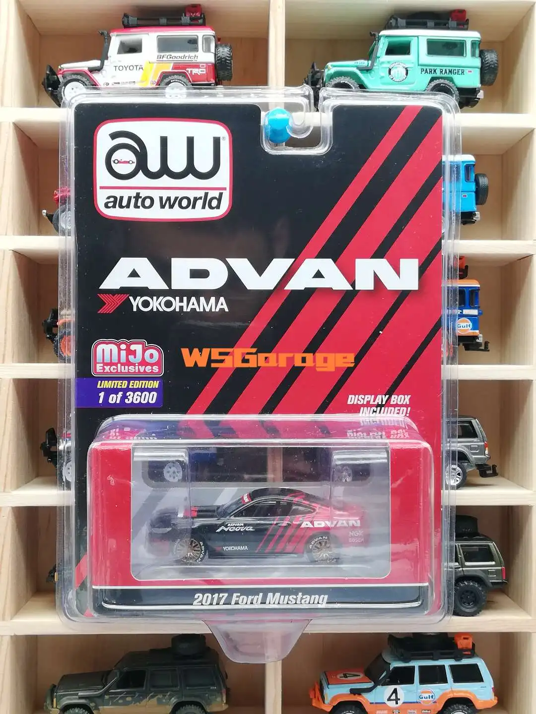 

Автомобильный мир 1:64 2007 Ford Mustang Ограниченная Коллекция литье под давлением модель автомобиля из сплава орнамент