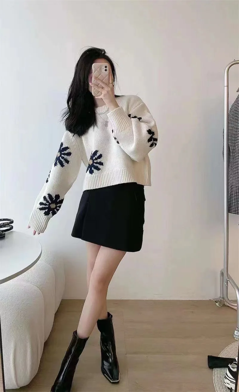 

Women Daisy Jacquard O-Neck Sweater Casual Loose Long Sleeve Knitted Pullover