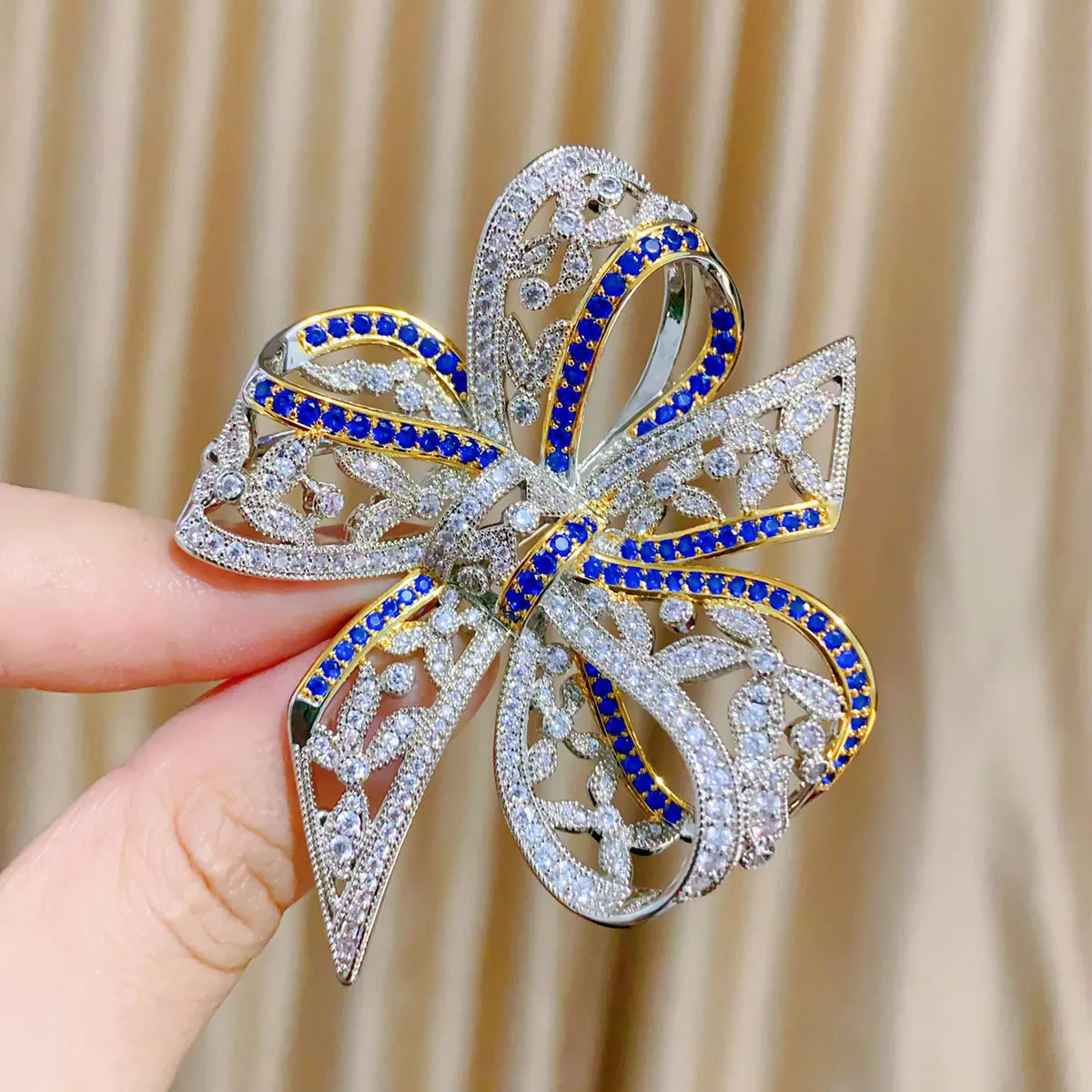 

Japan And South Korea High-end Luxury Zircon Classic Bow Brooch Female Tie-in Suit Accessories Jacket Pin Delicate