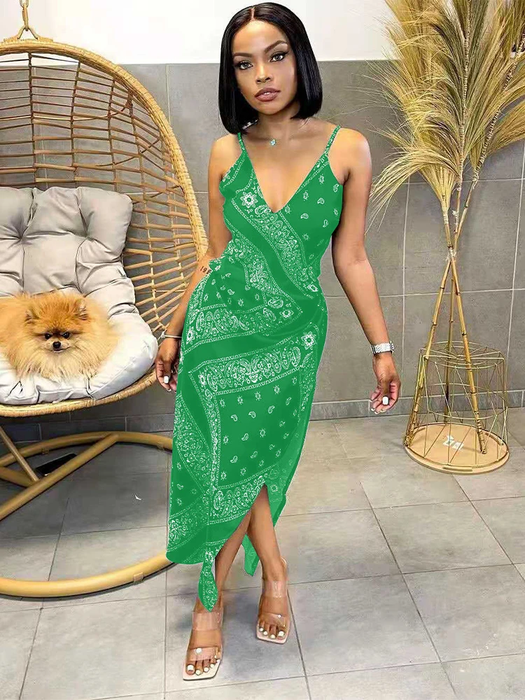 

Женский прямой сарафан с V-образным вырезом