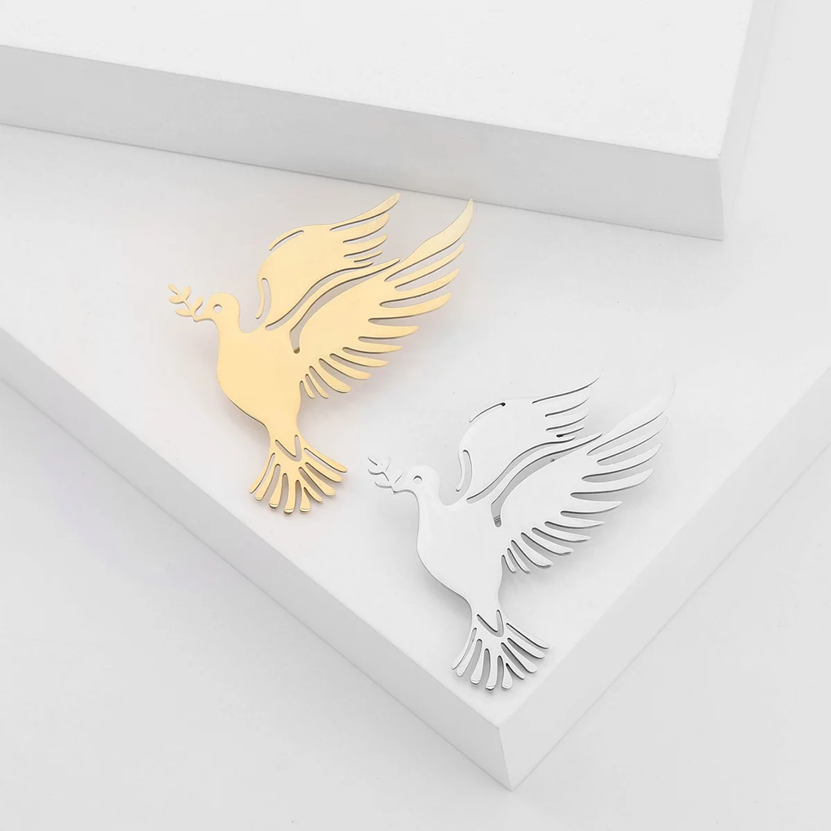 

Metal Peace Dove Brooches For Women Men Stainless Steel Animal Bird Pin Clothing Suit Coat Lapel Corsage Party Daily Jewelry