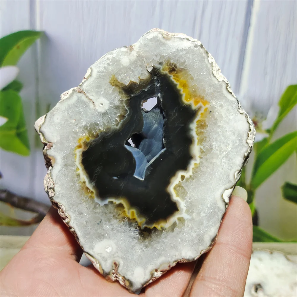 

Black Agate Natural Crystal Slice Polishing Process Ability Reiki Healing Gift Stone Home Decoration