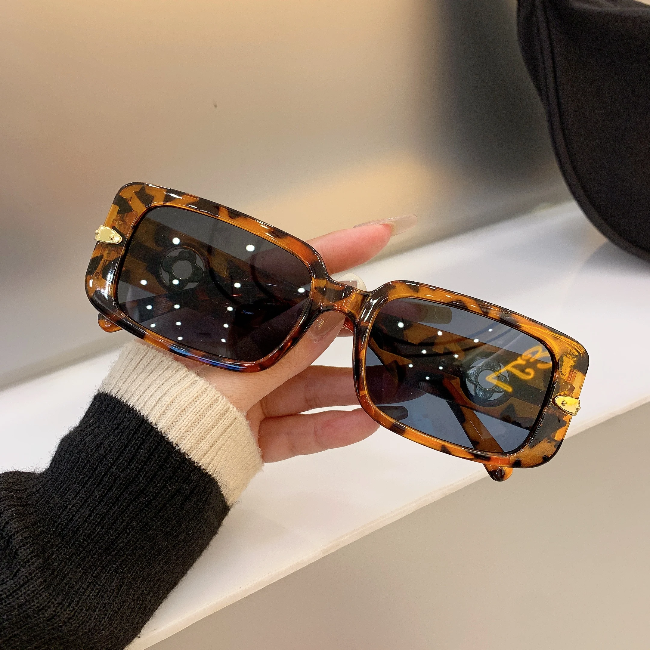 new hot fashion small square frame women lady sunglasses retro trendy popular eyewaer luxury brand designer vintage shades free global shipping