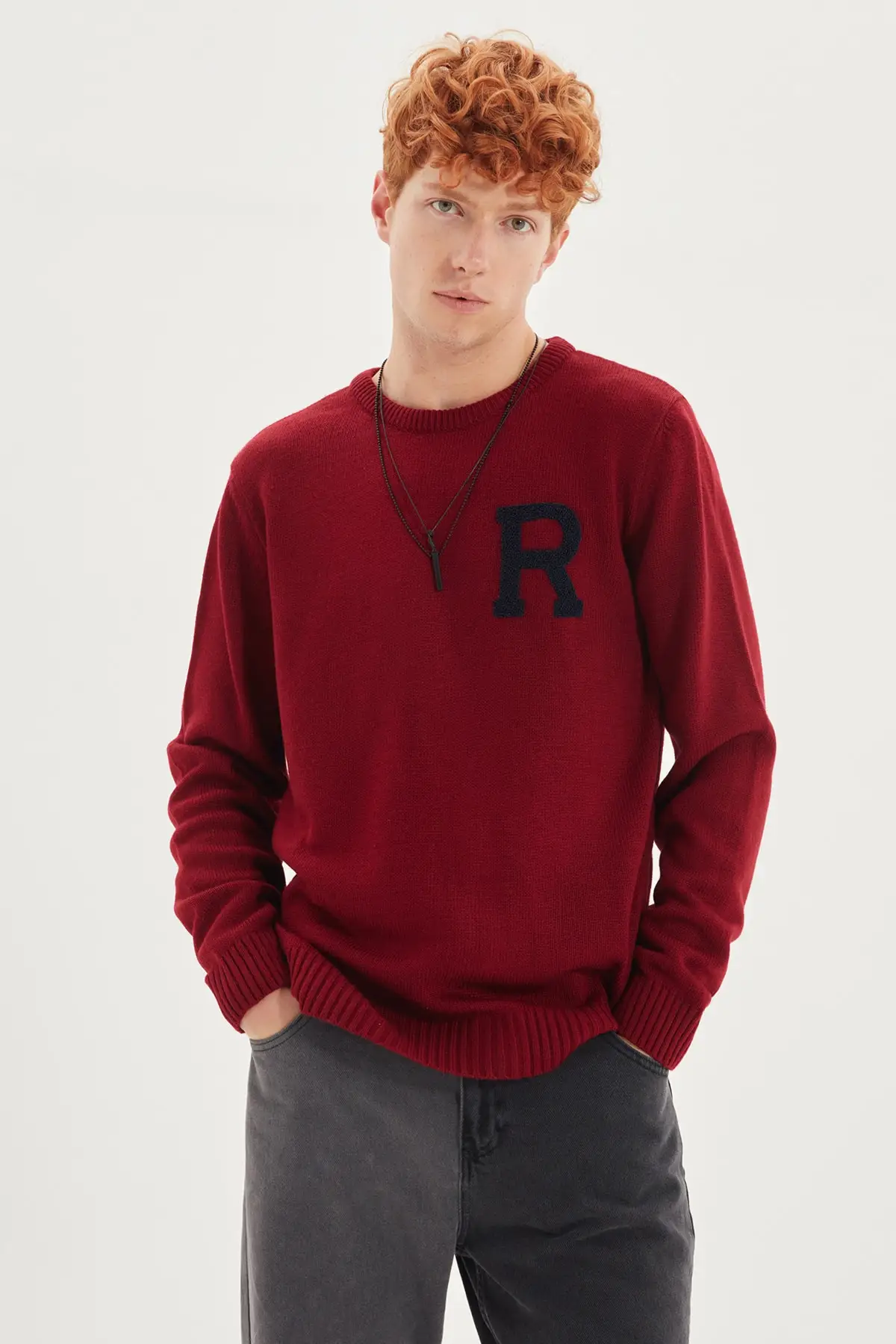 

Trendyol Men 'S Regular Fit Cycling Neck R Letter Detailed Sweater TMNAW22KZ2018