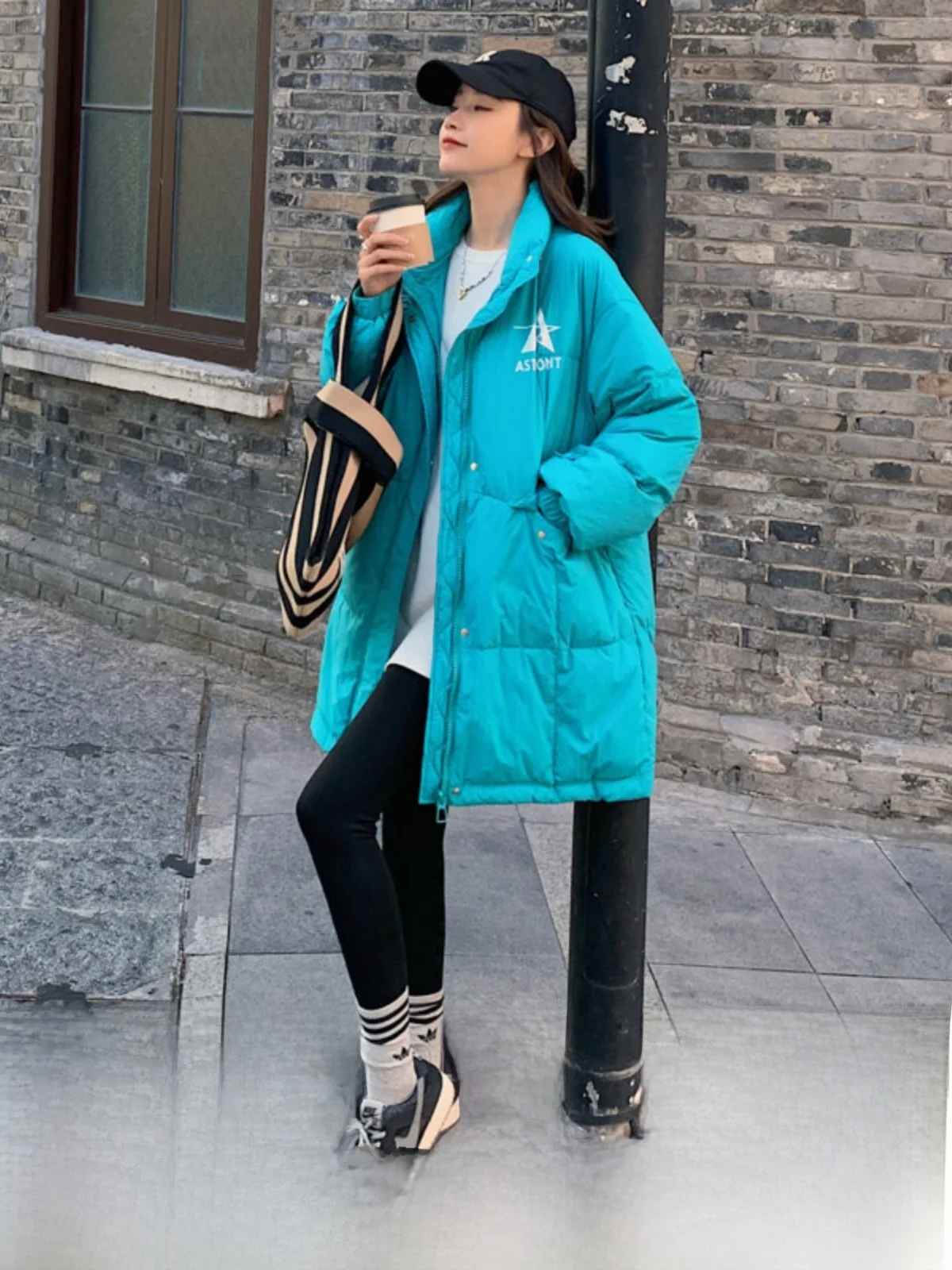 Синий пуховик женский средней длины новинка зимы 2024 корейская мода утепленное