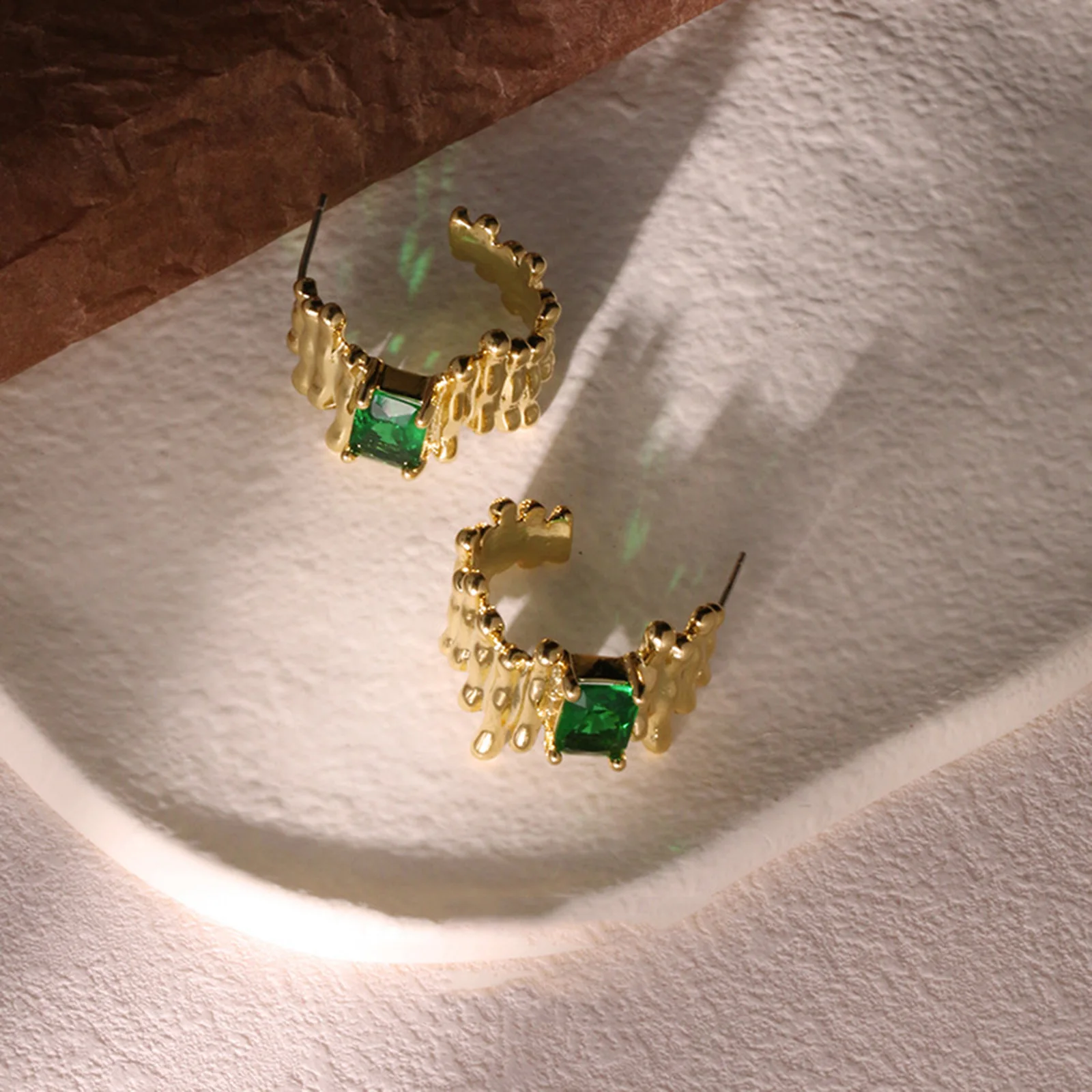 

1 Pair Hypoallergenic Exquisite Retro C Shape Hoop Earrings Gold Color Copper Cubic Zirconia For Women Girls Birthday Party Gift