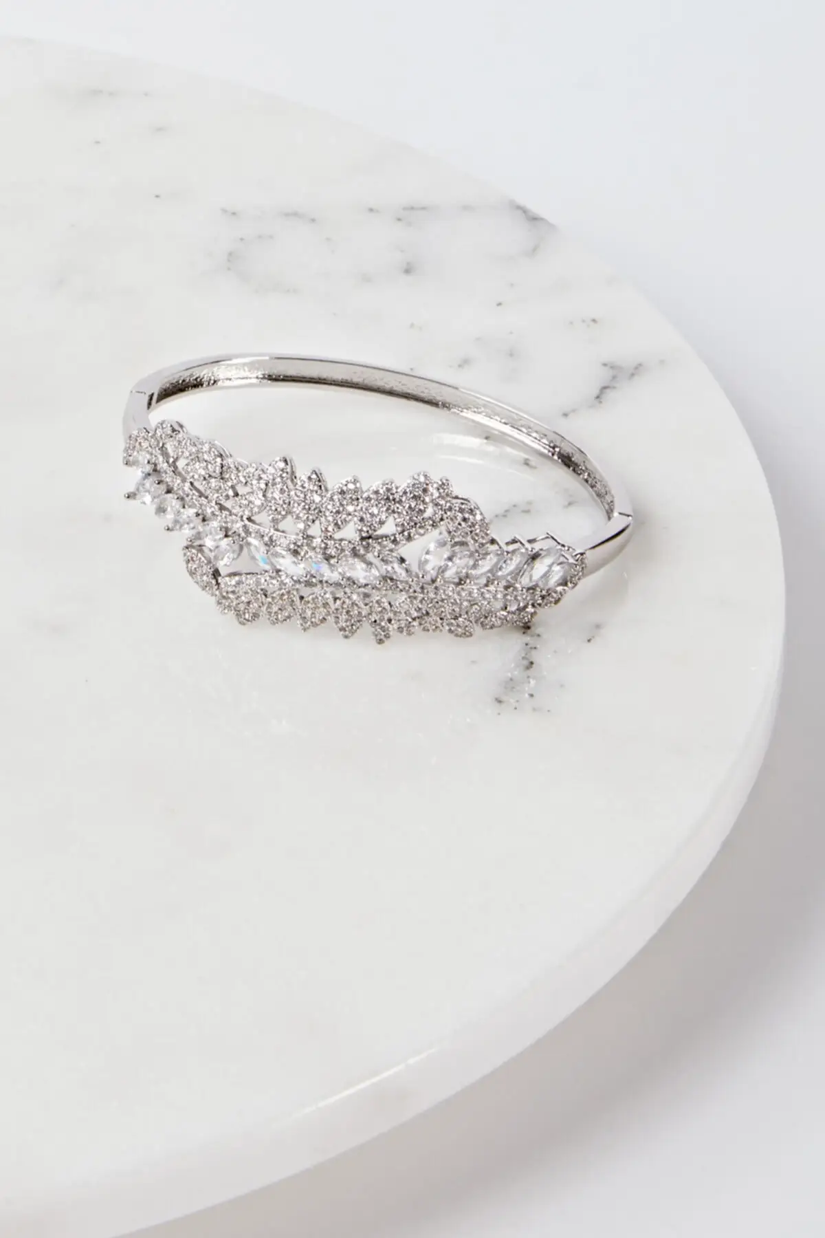 

Women's Fashion Jewelry Transparent and Crystal Stone Evening Dress Bracelet
