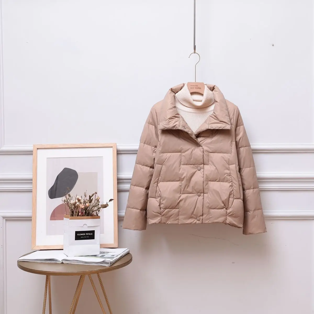 2023 Autumn and Winter Women's Short Down Jacket Stand Collar Loose Thin Fashion Generous Coat Female White Duck Down M09