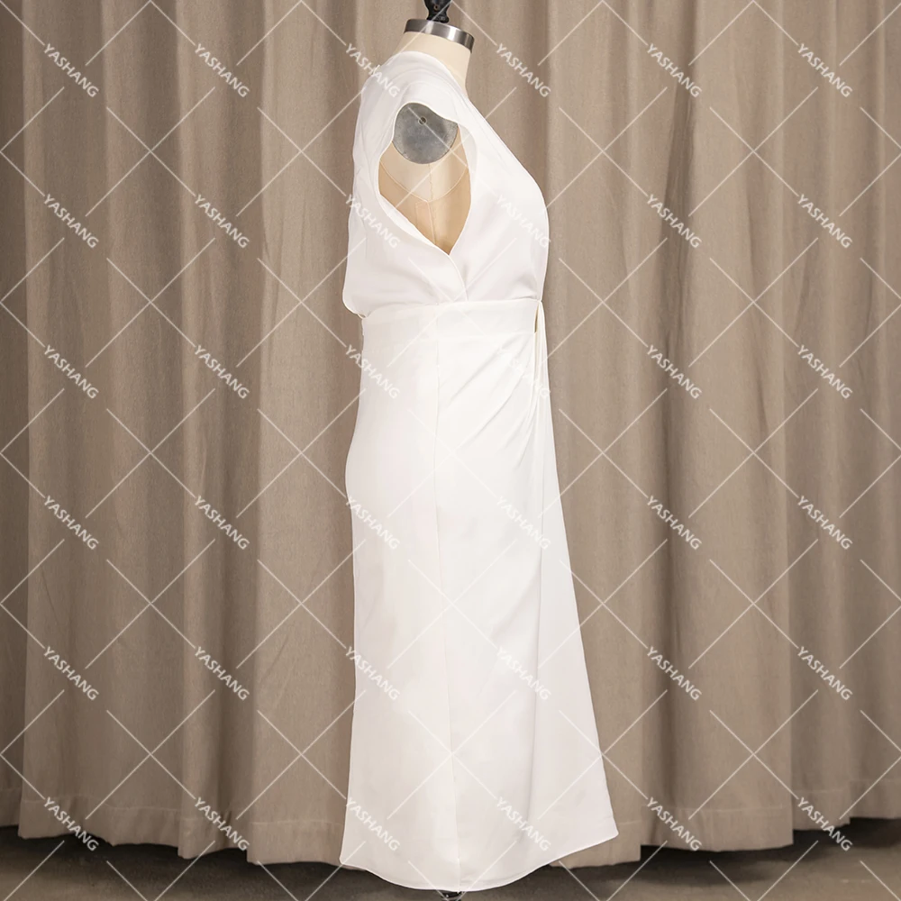 Платье свадебное атласное длиной до середины икры с V-образным вырезом - купить по