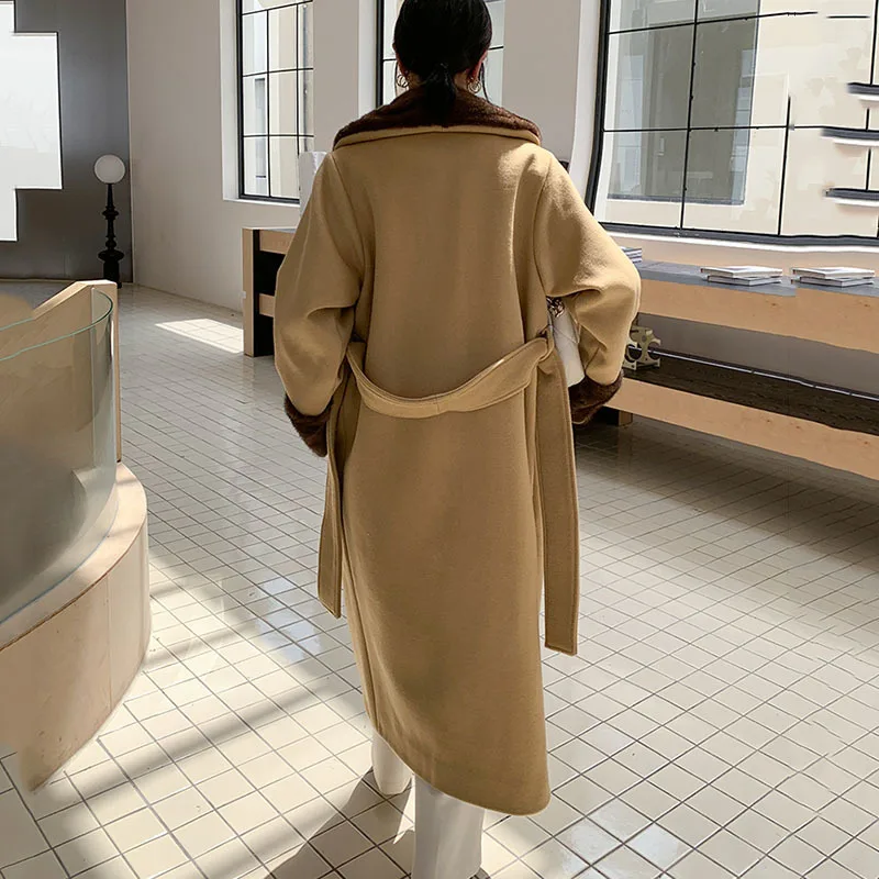 Халат женский из шерсти верблюжьей с длинным лацканом