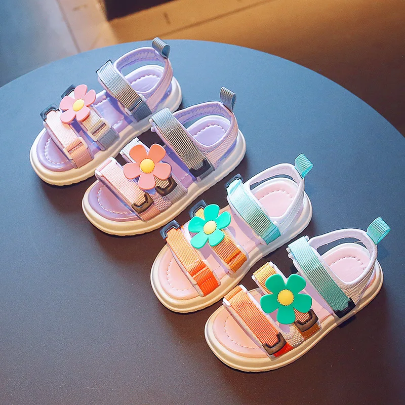 

2022 New Girls Sandals Fashion Kids Summer Rainbow Color Unique Appliques Soft Children Princess Korean Style Beach PU Sandals