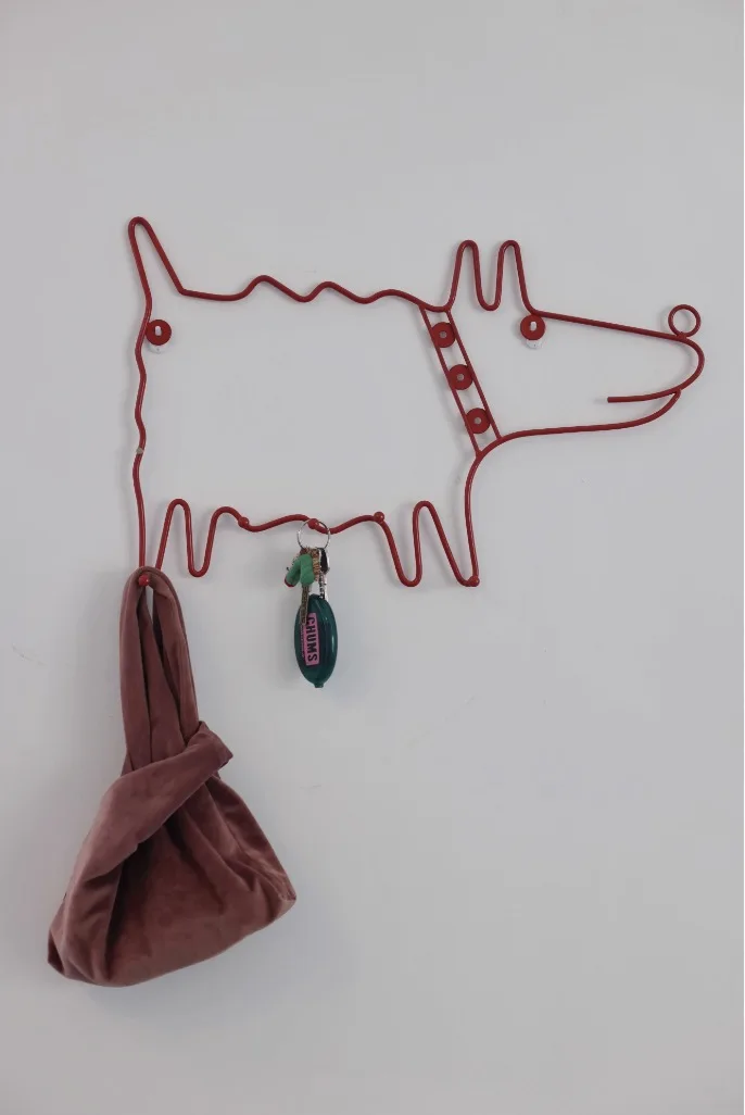 

Винтажная красная собачка-вешалка PROZON