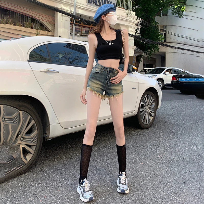 Real time photo of jeans women's shorts blue casual summer American retro worn-out rough edges small figure Korean version hot p