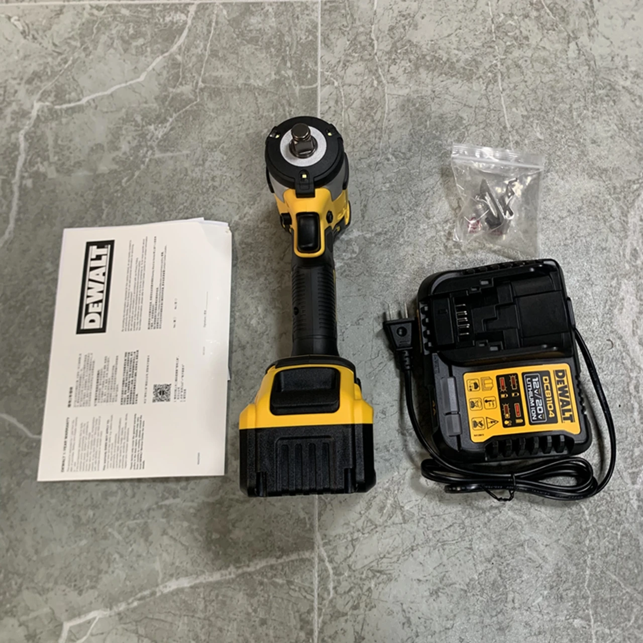 Аккумуляторный ударный гайковерт DEWALT DCF911B