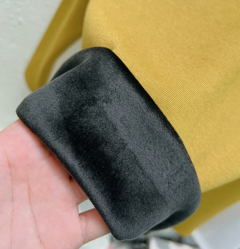 Модная женская блузка с воротником-стойкой белая бархатная утепленная длинным