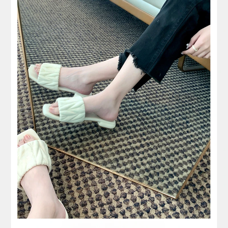 Summer 2023 internet celebrity paired with pleated square toe women's slippers