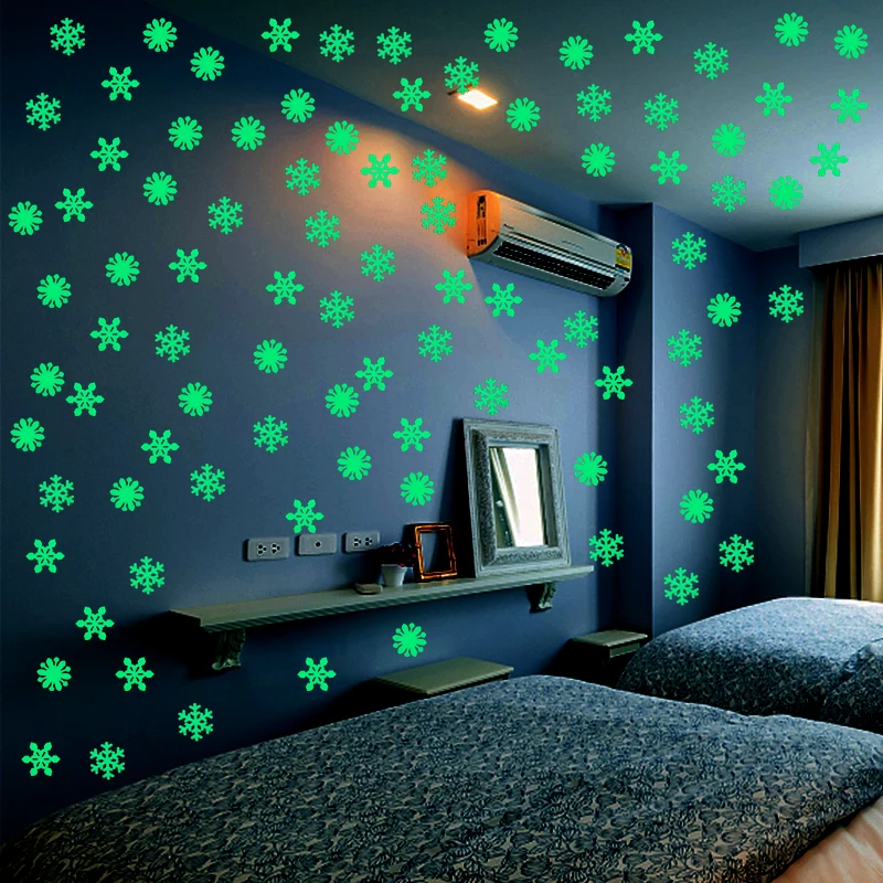 

50pcs New Fashion 3D Snowflake Luminous Wall Sticker Fluorescent Glow In The Dark Decal for Kids Room Bedroom Christmas Decor