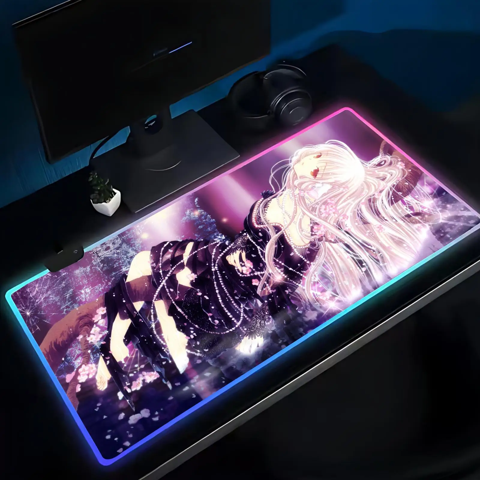 Фото Коврик для мыши C-Chobits Chii Anime Girl, большой игровой коврик для мыши с RGB-подсветкой, настольный коврик со светодиодной подсветкой, для игр и офиса №1