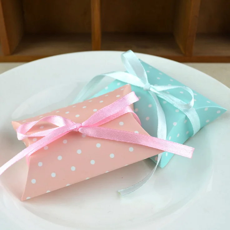 

100 x European Style Pillow Style Polka Dots Wedding Favors Candy Boxes Wedding Table Decor Baby Shower Party Gift Box + Ribbons