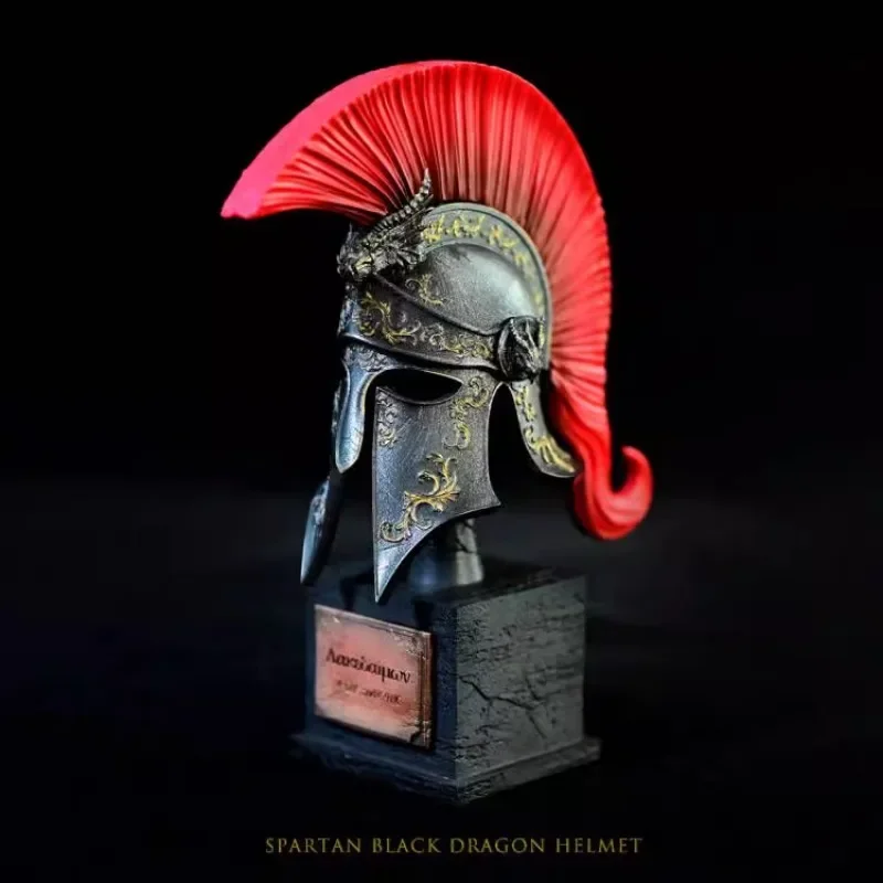 

Старинный европейский шлем из канифоли