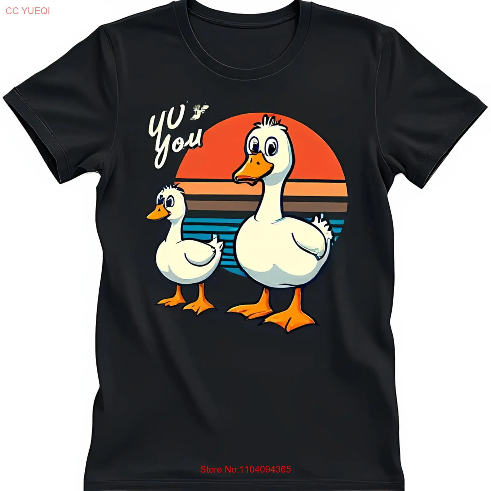 Причудливая черная футболка с игривым рисунком и ностальгическим дизайном