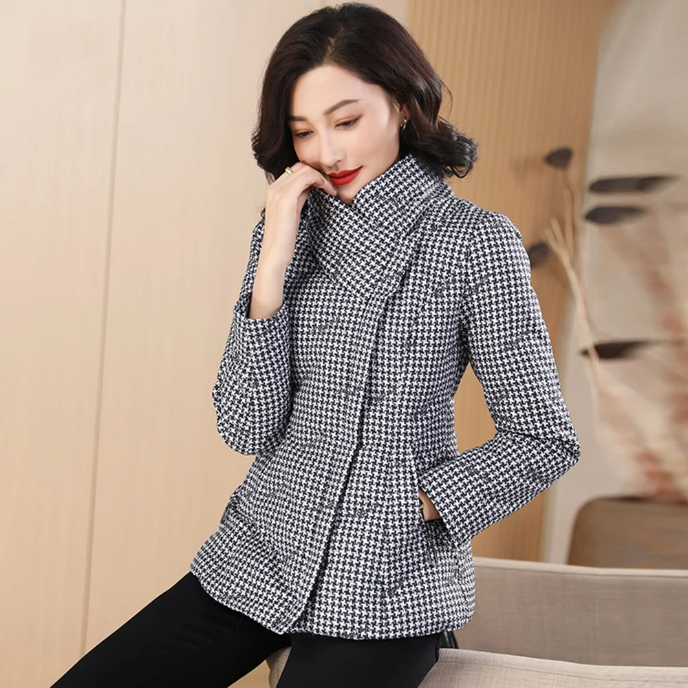 New Women Short Down Coat Winter Fashion Elegant Stand Collar Black White Plaid Lightweight Slim Warm White Duck Down Jacket