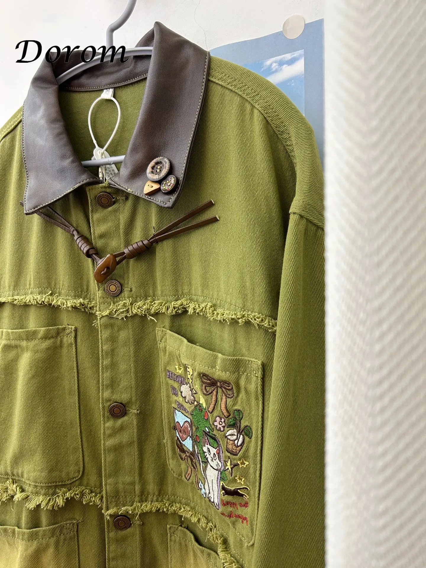 Куртка женская джинсовая составного кроя винтажная вышивка зеленым отворотом