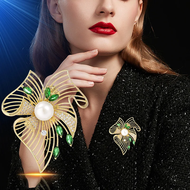 

Women Metal Crystal Creaive Elegnat Casual Exquisite Hollow Pines Brooches Trendy Party Gift Badges